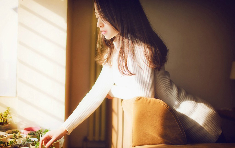 “夫君~”一名美妇带着一股慵懒的风情来到刘璝身后，轻声唤道。
